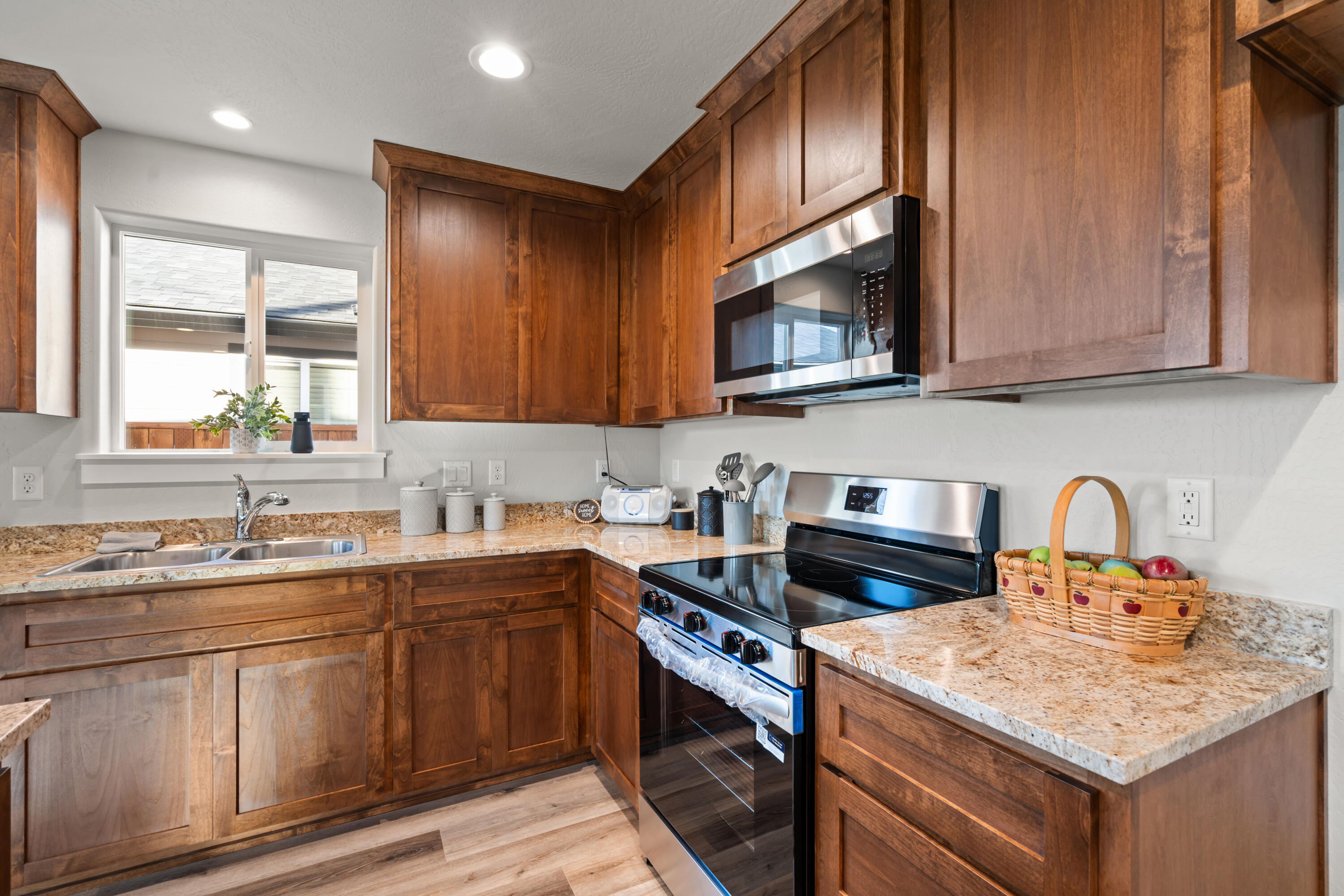 4730 Gebhard Road Central Point, OR 97502 - Photo 8 of 20 4732 Gebhard Rd Central Point Or. 97502-