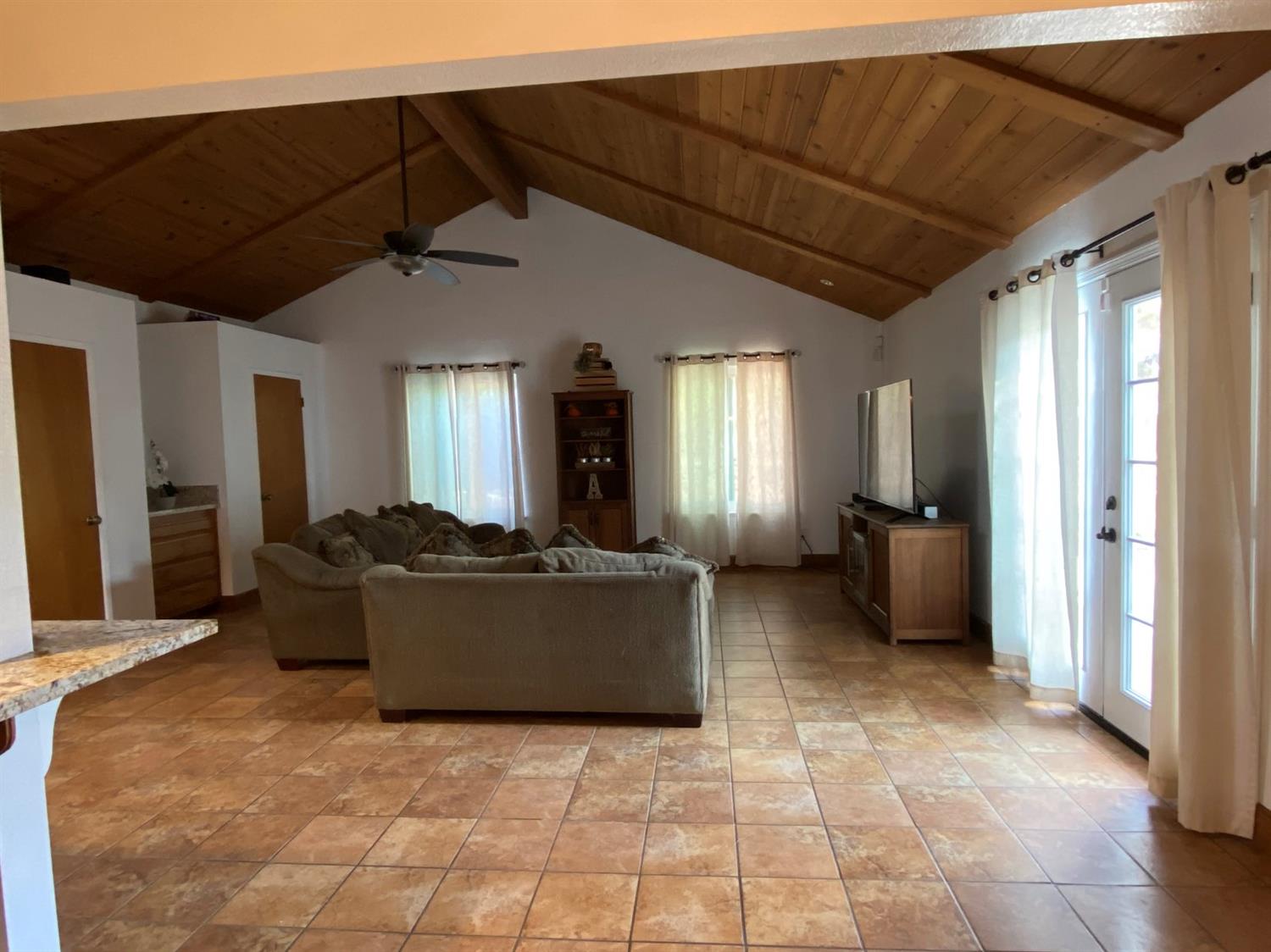 18843 Madrone Road Madera, CA 93638 - Photo 3 of 17 Gallery Image 3