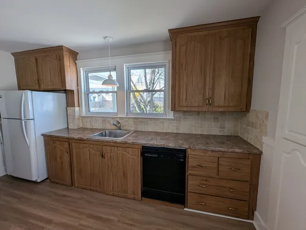 $2,700 | 37 Lafayette Place, Unit 2, Salem, MA 01970