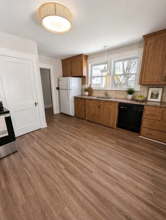 $2,700 | 37 Lafayette Place, Unit 2, Salem, MA 01970