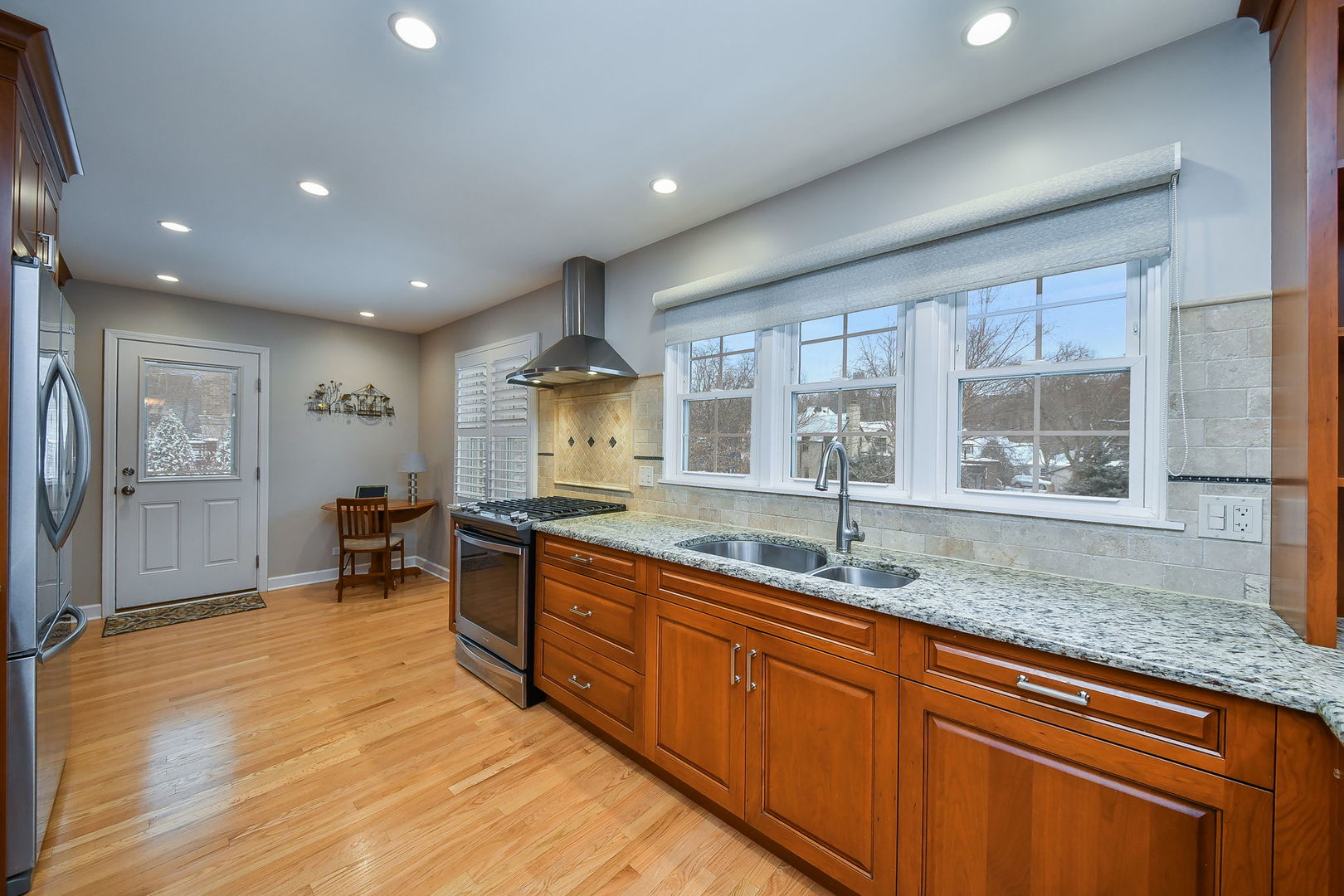 522 Deerpath Road Glen Ellyn, IL 60137 - Photo 3 of 24