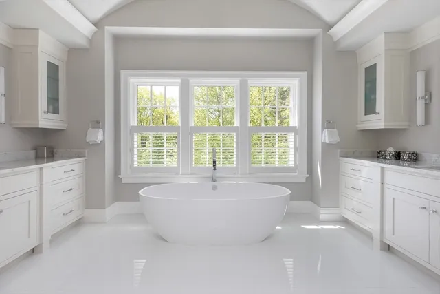 $10,950,000 | 8 Hidden Road, Weston, MA 02493