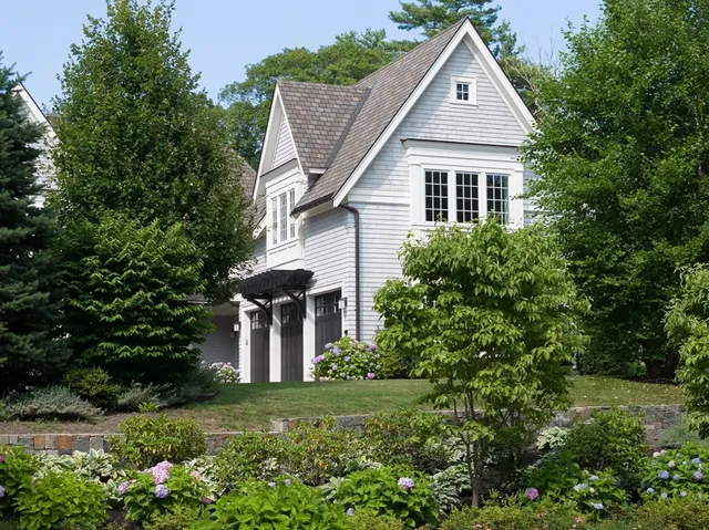 $10,950,000 | 8 Hidden Road, Weston, MA 02493