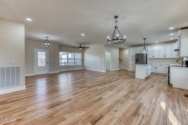 $474,500 | 154 Creek Side Court, Bristol, TN 37620