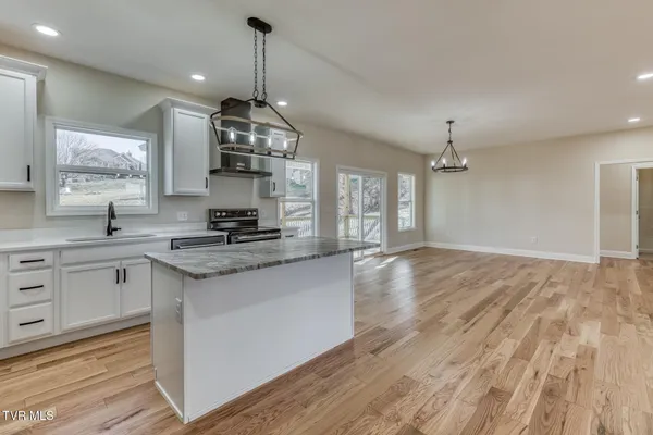 $474,500 | 154 Creek Side Court, Bristol, TN 37620