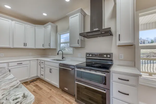 $474,500 | 154 Creek Side Court, Bristol, TN 37620