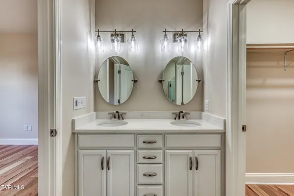 $474,500 | 154 Creek Side Court, Bristol, TN 37620