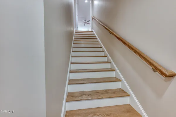 $474,500 | 154 Creek Side Court, Bristol, TN 37620