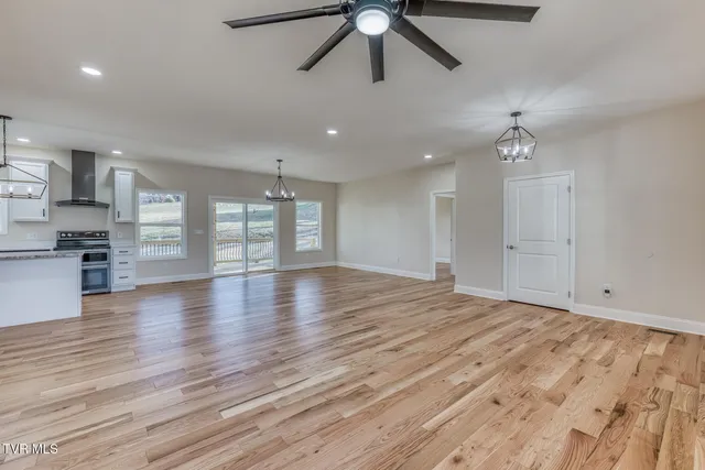 $489,000 | 154 Creek Side Court, Bristol, TN 37620