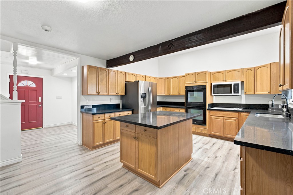 15037 Miami Road Apple Valley, CA 92307 - Photo 8 of 65