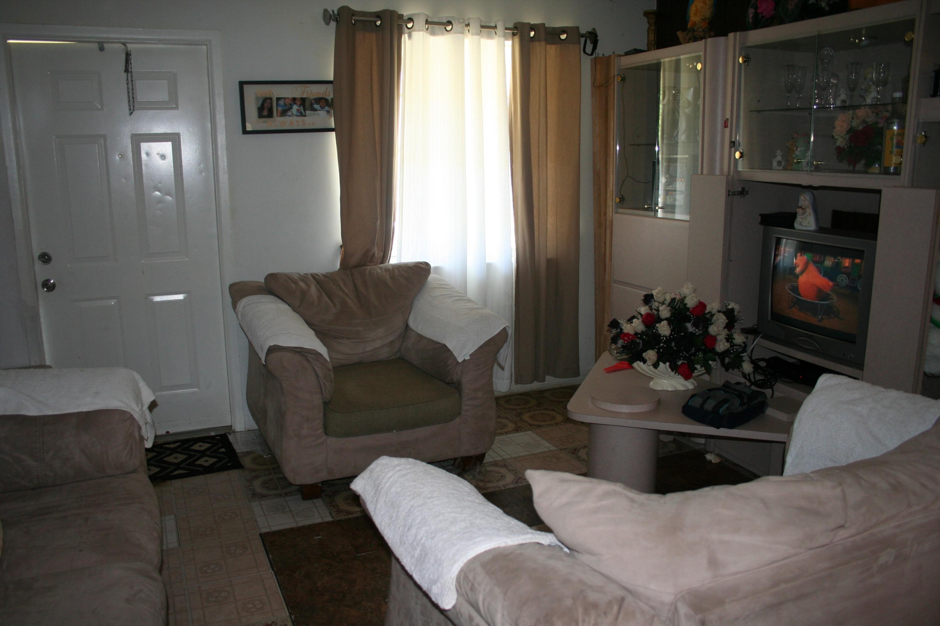 3716 Almar Road Lake Worth, FL 33461 - Photo 4 of 8 LIVING ROOM