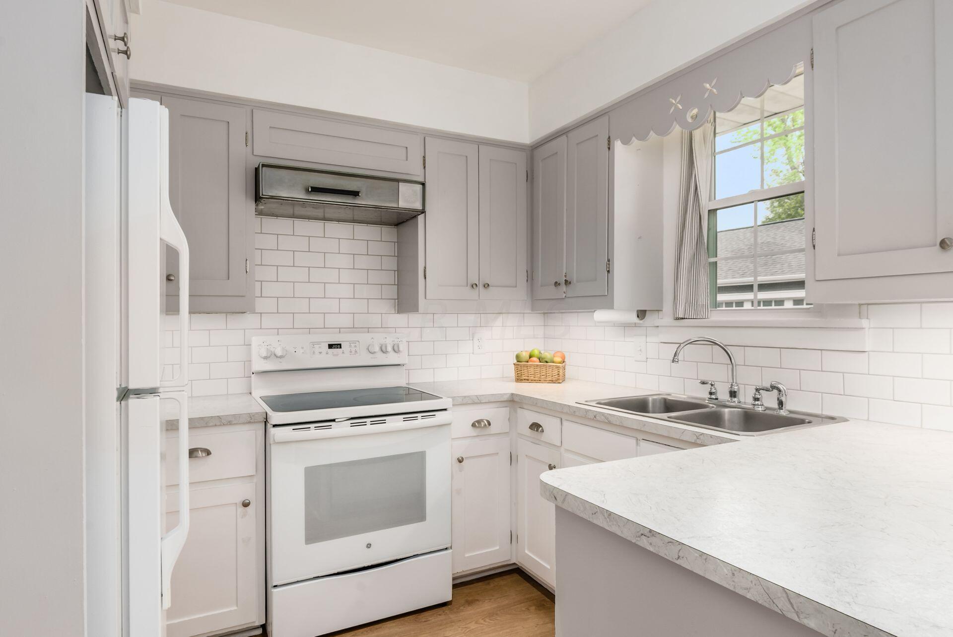 1900 North Devon Road Columbus, OH 43212 - Photo 15 of 42 Kitchen