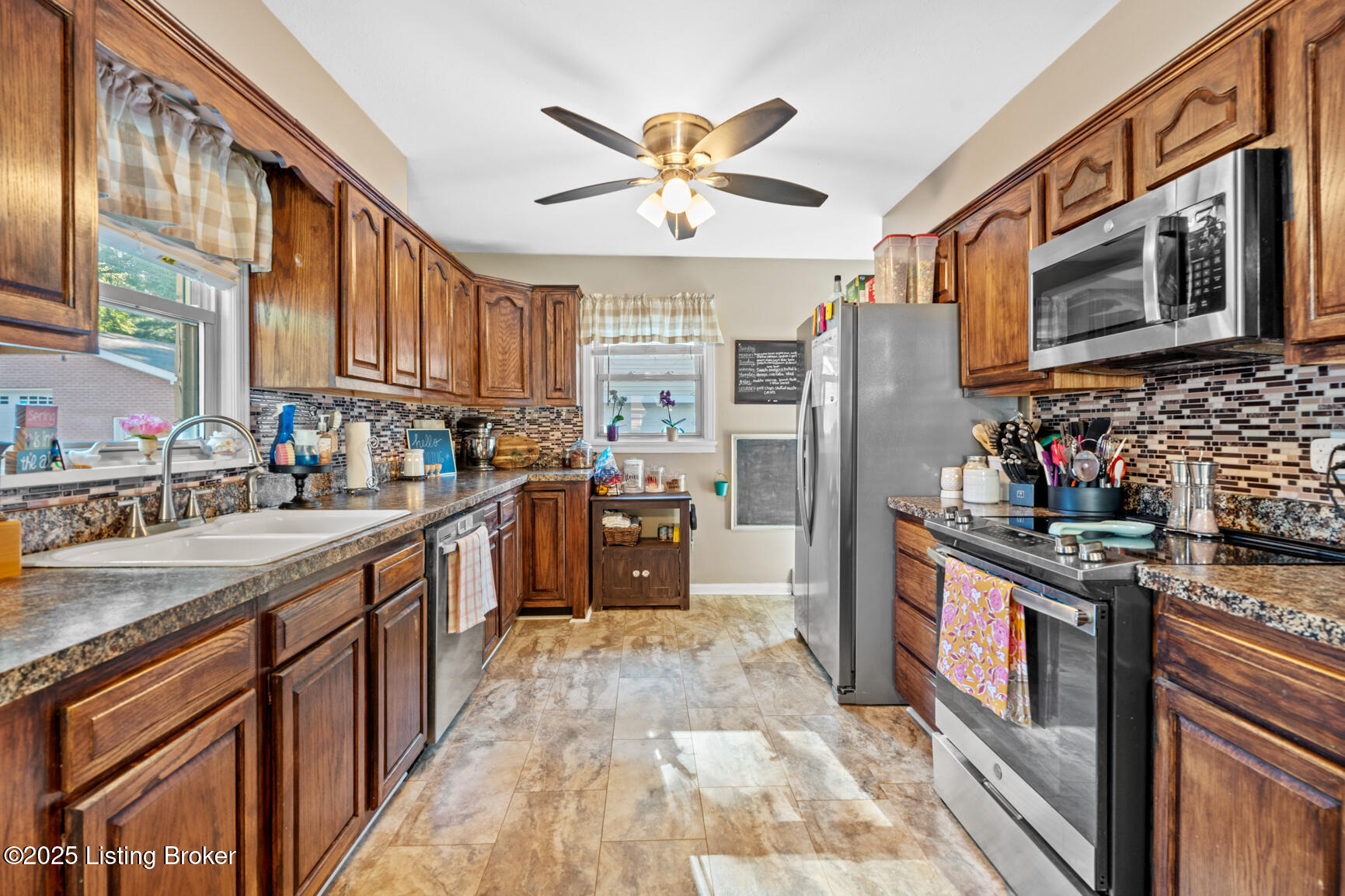 8009 Bluebonnet Road Louisville, KY 40258 - Photo 6 of 41 DSC00067