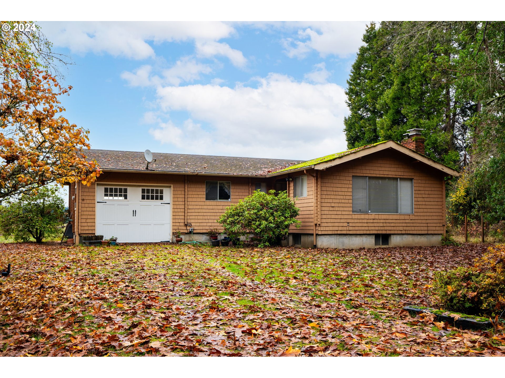 5565 Southwest Kruse Road Wilsonville, OR 97070 - Photo 1 of 28 a front view of house with yard and trees