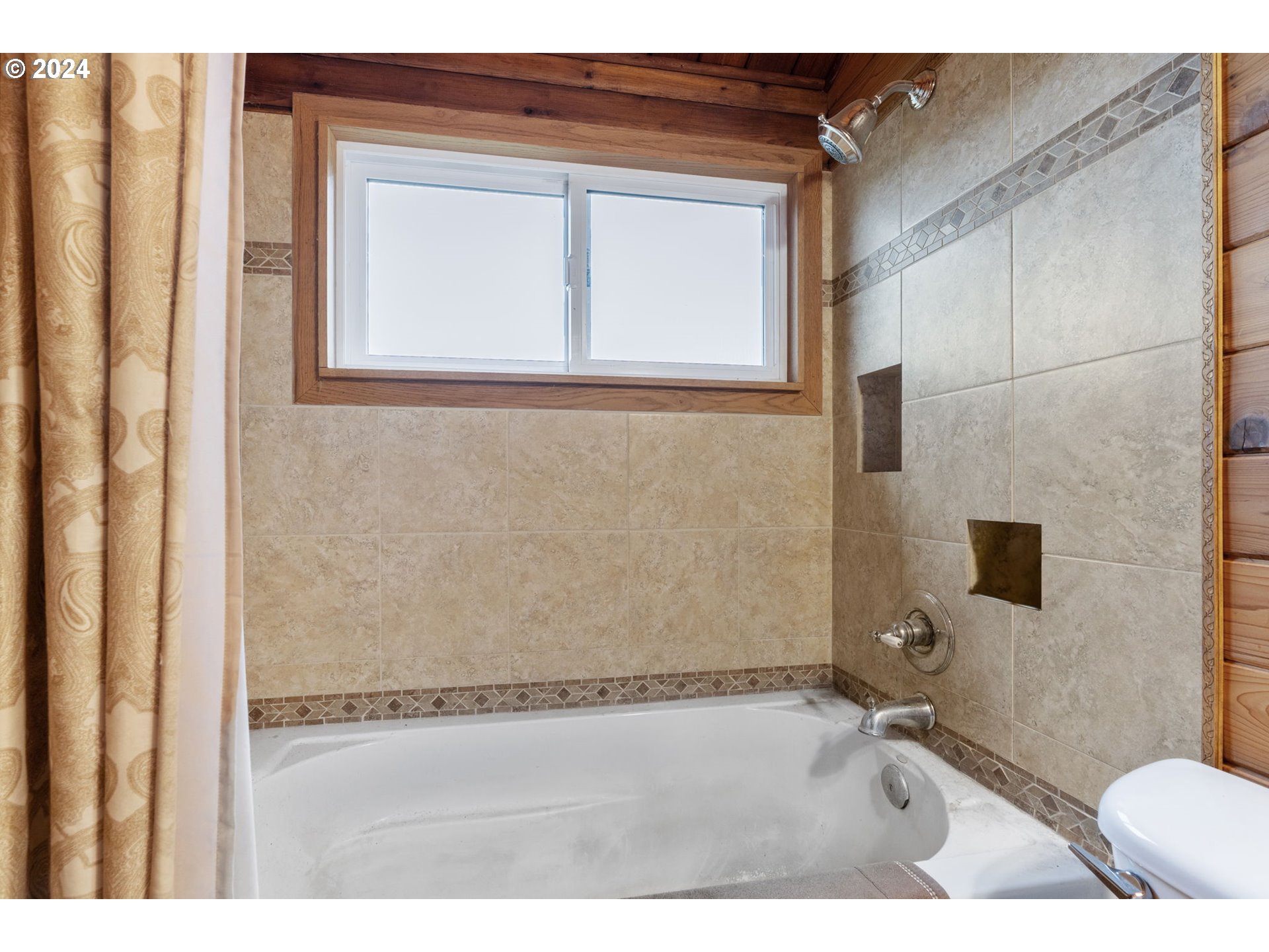 5565 Southwest Kruse Road Wilsonville, OR 97070 - Photo 13 of 28 a bathroom with a sink and a shower