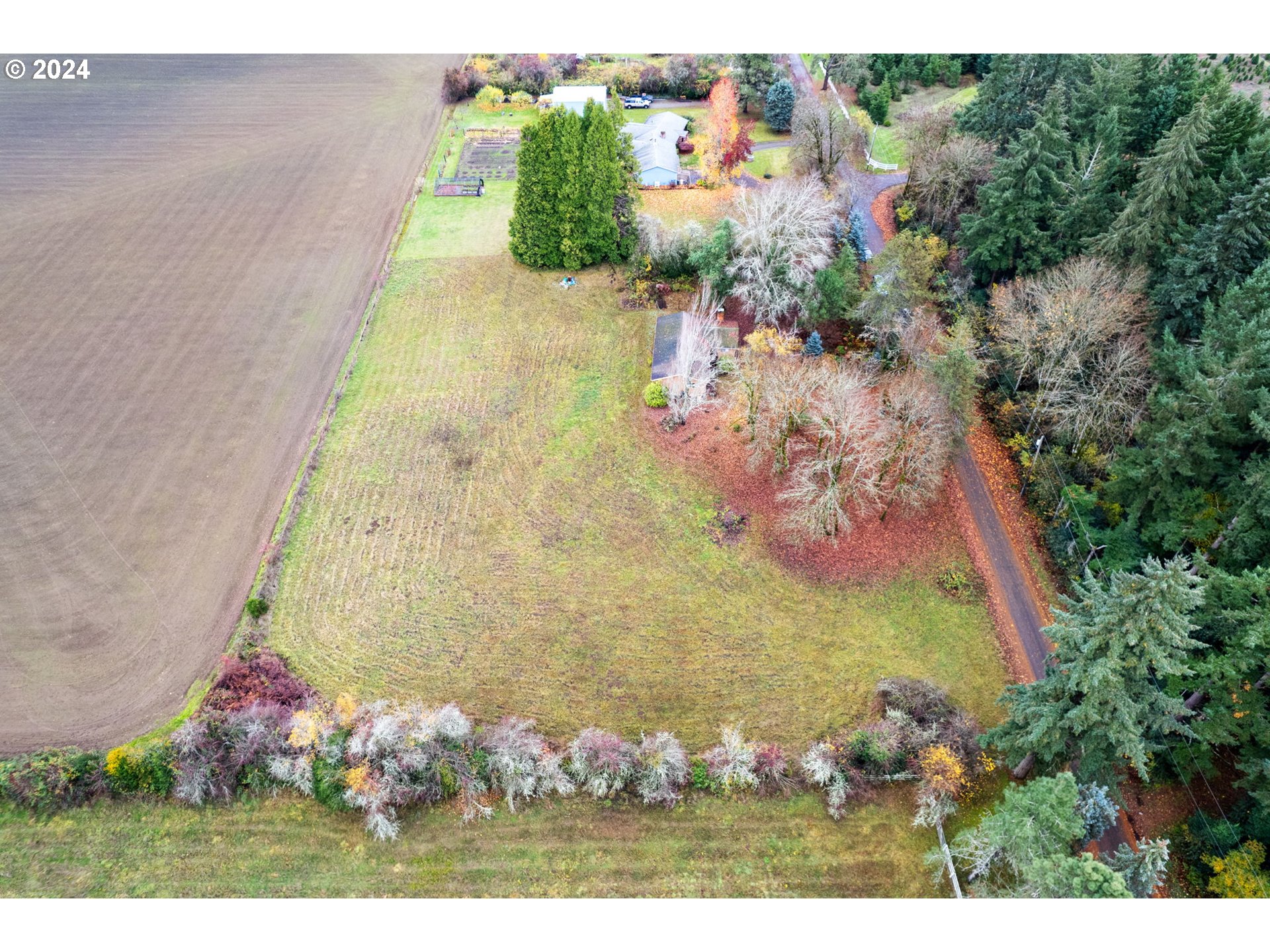 5565 Southwest Kruse Road Wilsonville, OR 97070 - Photo 27 of 28 a view of a lake