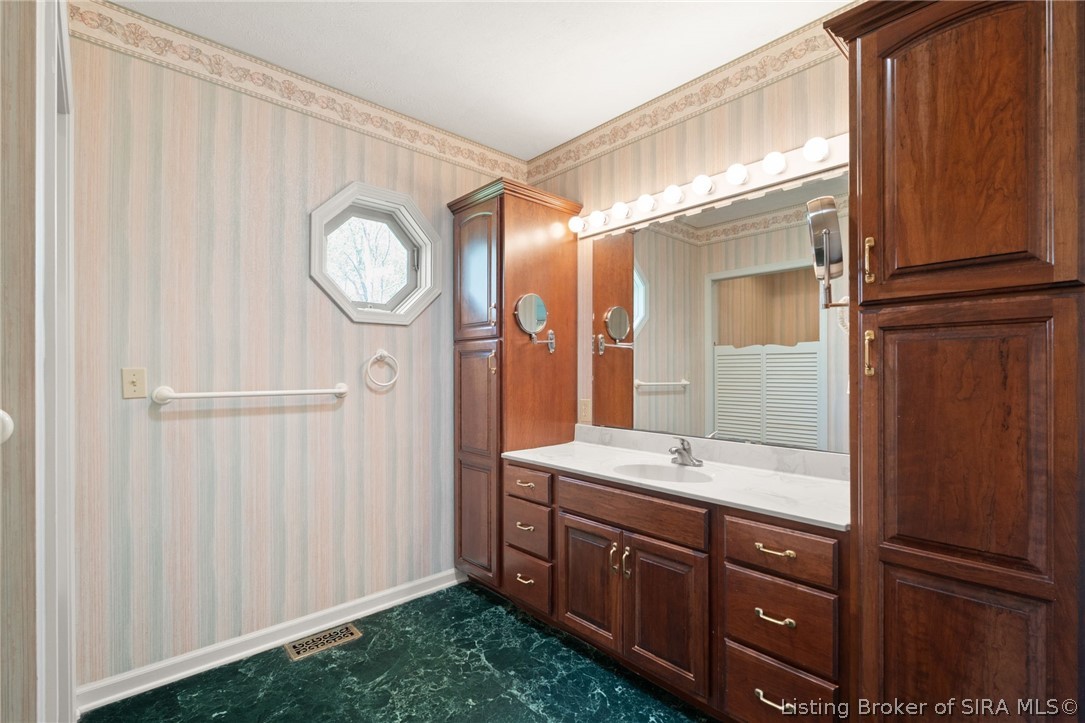 1020 Country Club Road Southeast Corydon, IN 47112 - Photo 12 of 88 Main bath