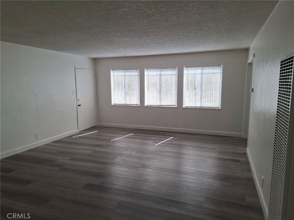 1040 West Reeve Street Compton, CA 90220 - Photo 5 of 11 Gallery Image 5