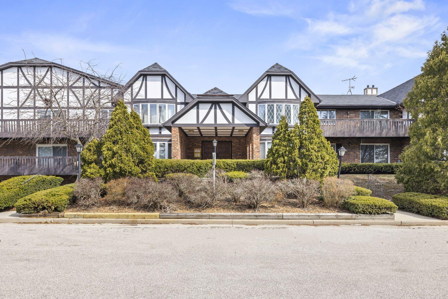 8900 North Park Plaza Ct Unit 201