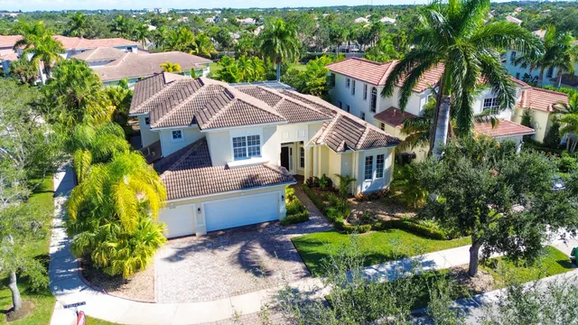 an aerial view of a house with outdoor space and lake view
