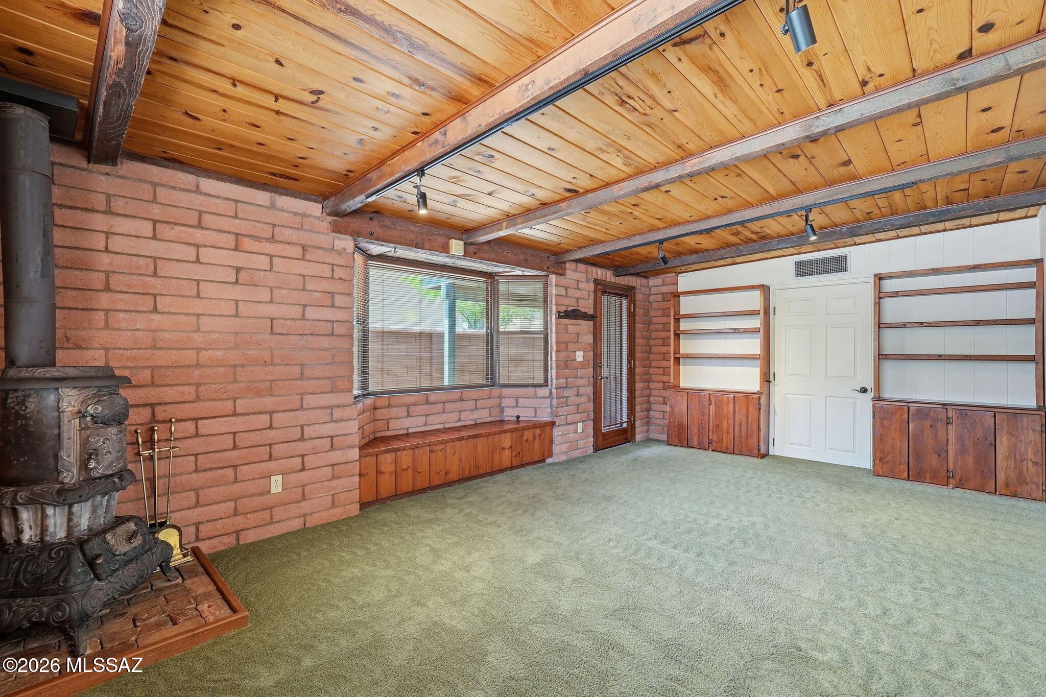 1125 East Kleindale Road Tucson, AZ 85719 - Photo 13 of 49 a room with furniture and windows