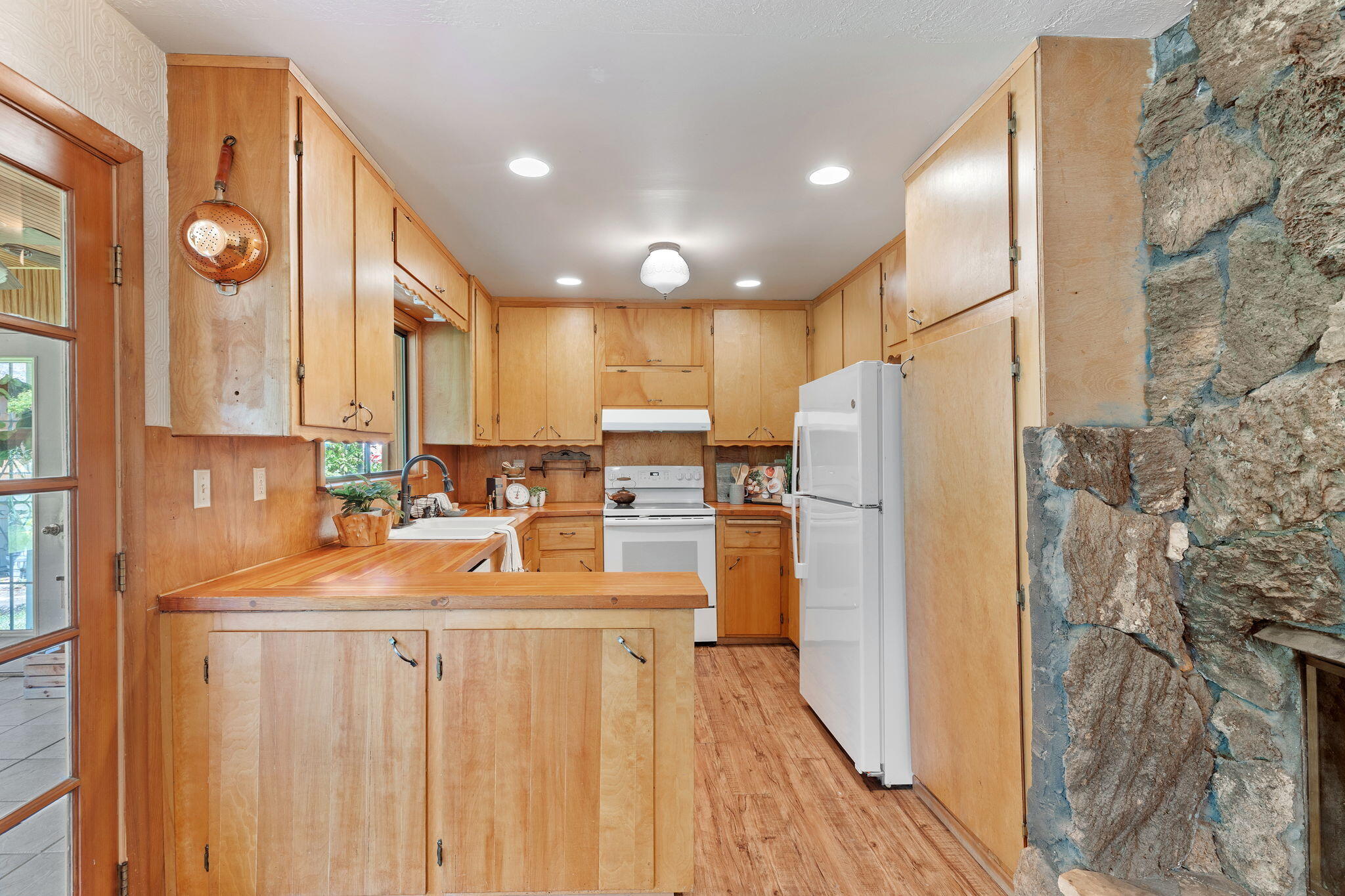 9-web-or-mls-144-nursery-ln