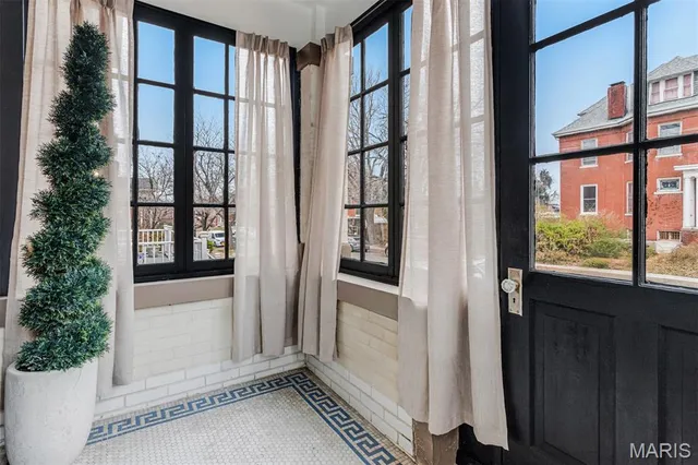 $469,900 | 3434 Sidney Street, St. Louis, MO 63118