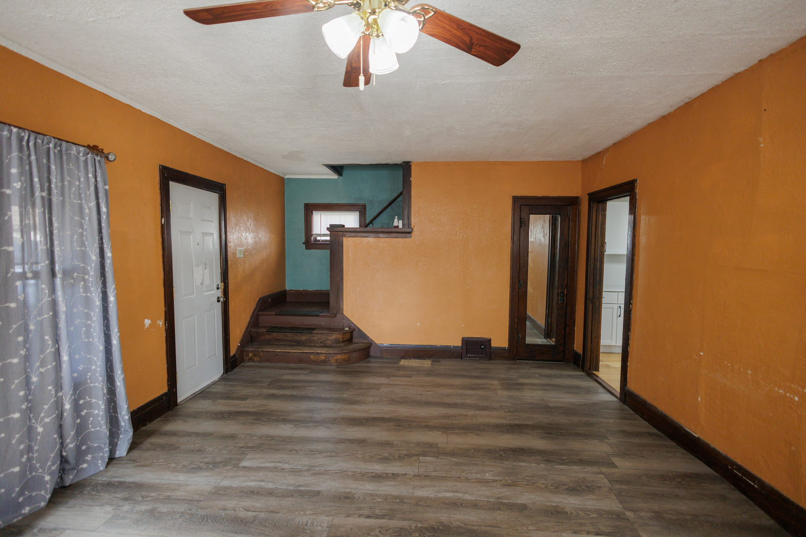 378 South Evergreen Avenue Kankakee, IL 60901 - Photo 12 of 26 a view of a livingroom with wooden floor and a ceiling fan