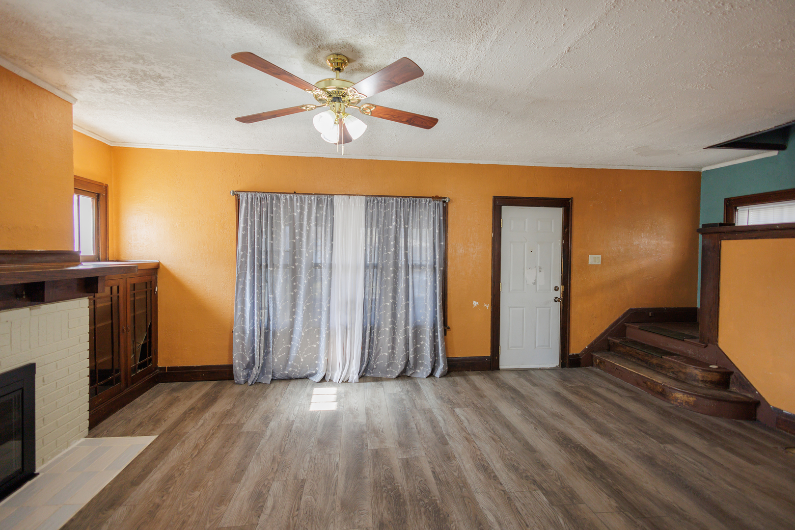 378 South Evergreen Avenue Kankakee, IL 60901 - Photo 13 of 26 a view of an empty room with wooden floor and a window