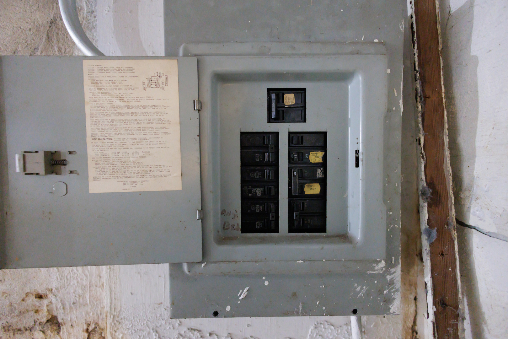 378 South Evergreen Avenue Kankakee, IL 60901 - Photo 19 of 26 a view of a hallway with wooden floor and a living room