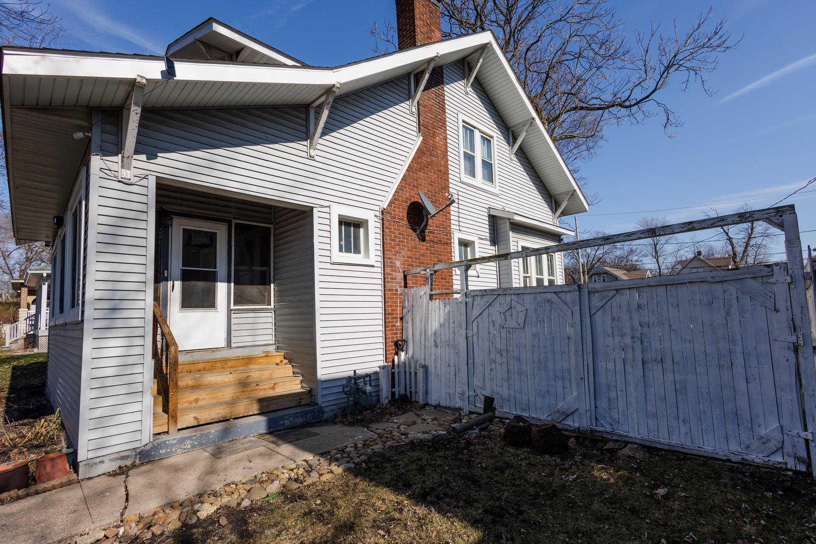 378 South Evergreen Avenue Kankakee, IL 60901 - Photo 2 of 26 a view of a small house