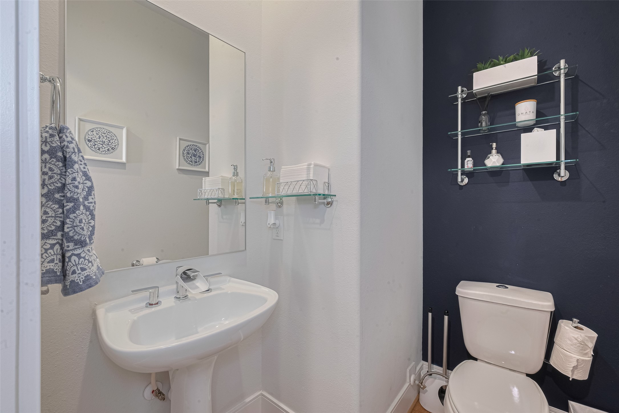 2608 Rusk Street Houston, TX 77003 - Photo 19 of 44 a bathroom with a sink toilet and mirror