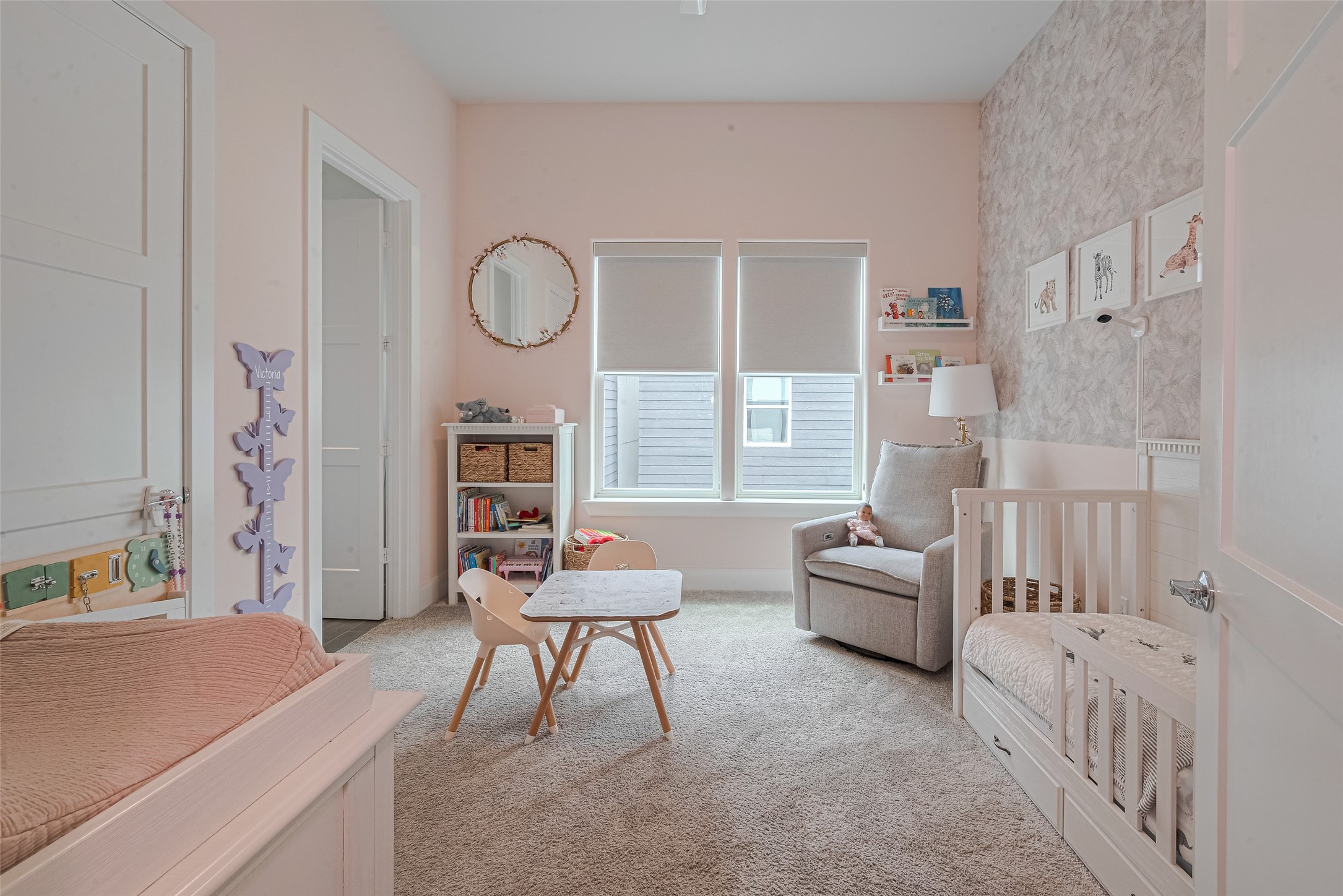 2608 Rusk Street Houston, TX 77003 - Photo 20 of 44 a living room with furniture and a window