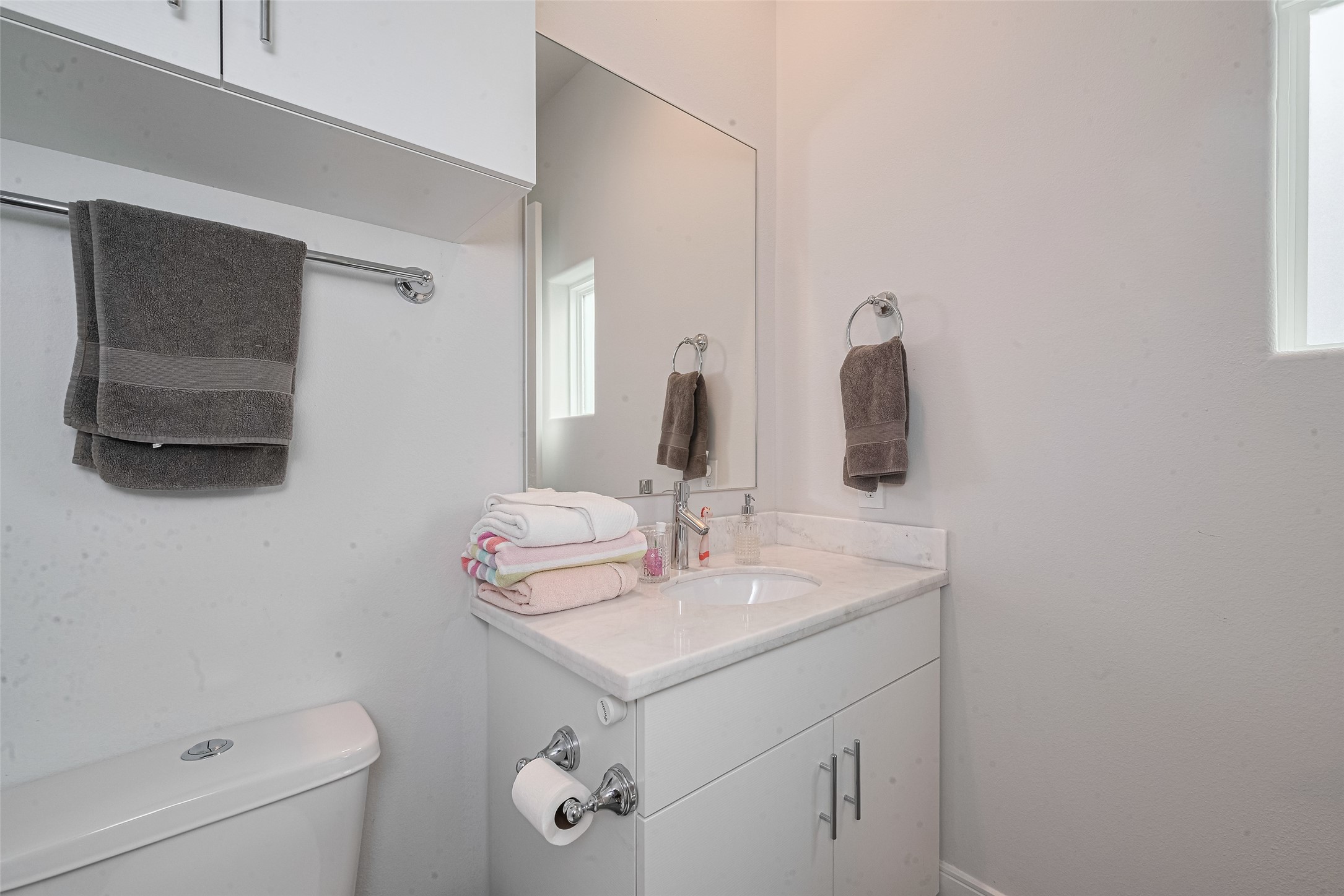 2608 Rusk Street Houston, TX 77003 - Photo 24 of 44 a bathroom with a sink and a mirror