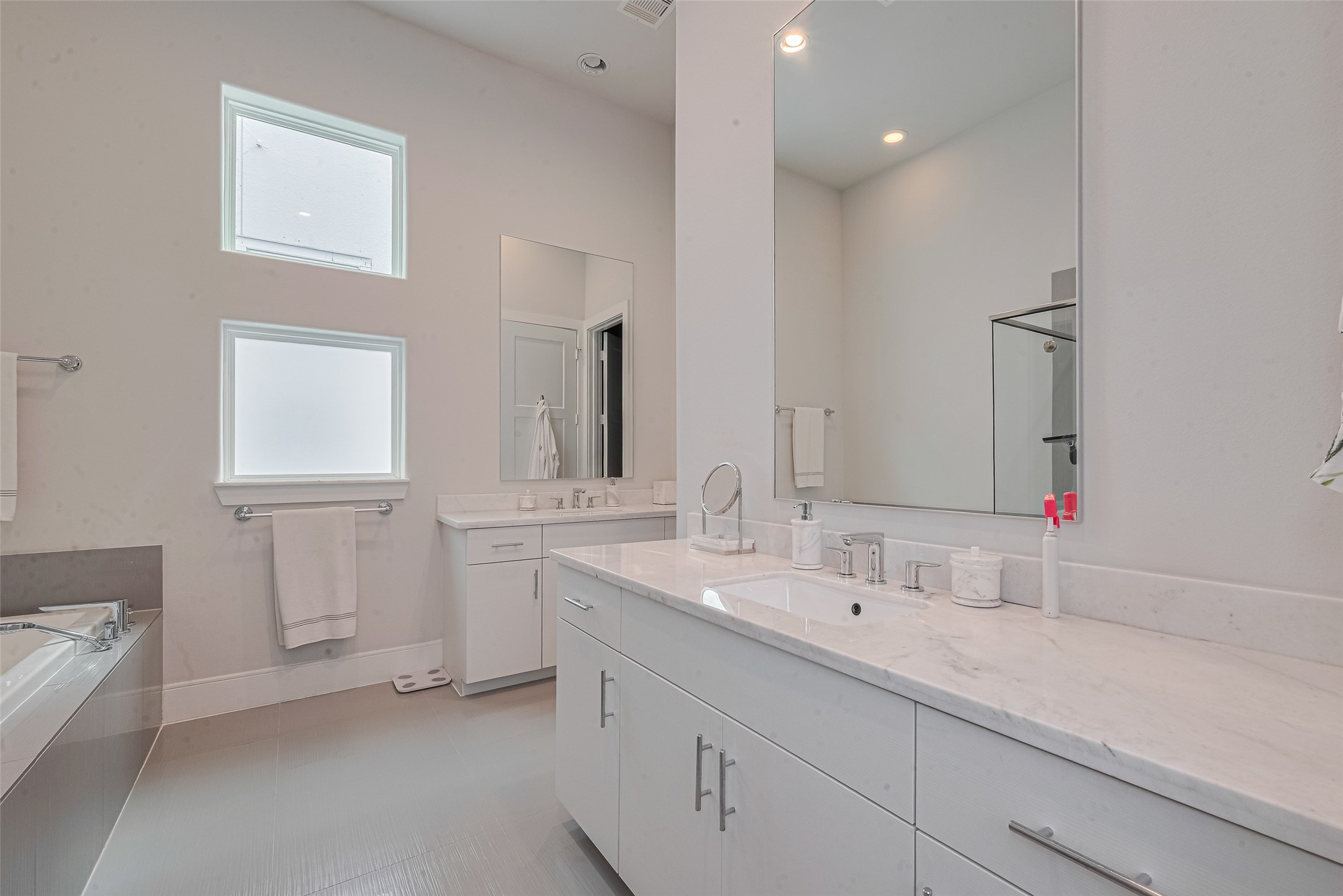 2608 Rusk Street Houston, TX 77003 - Photo 25 of 44 a bathroom with double sink and a mirror