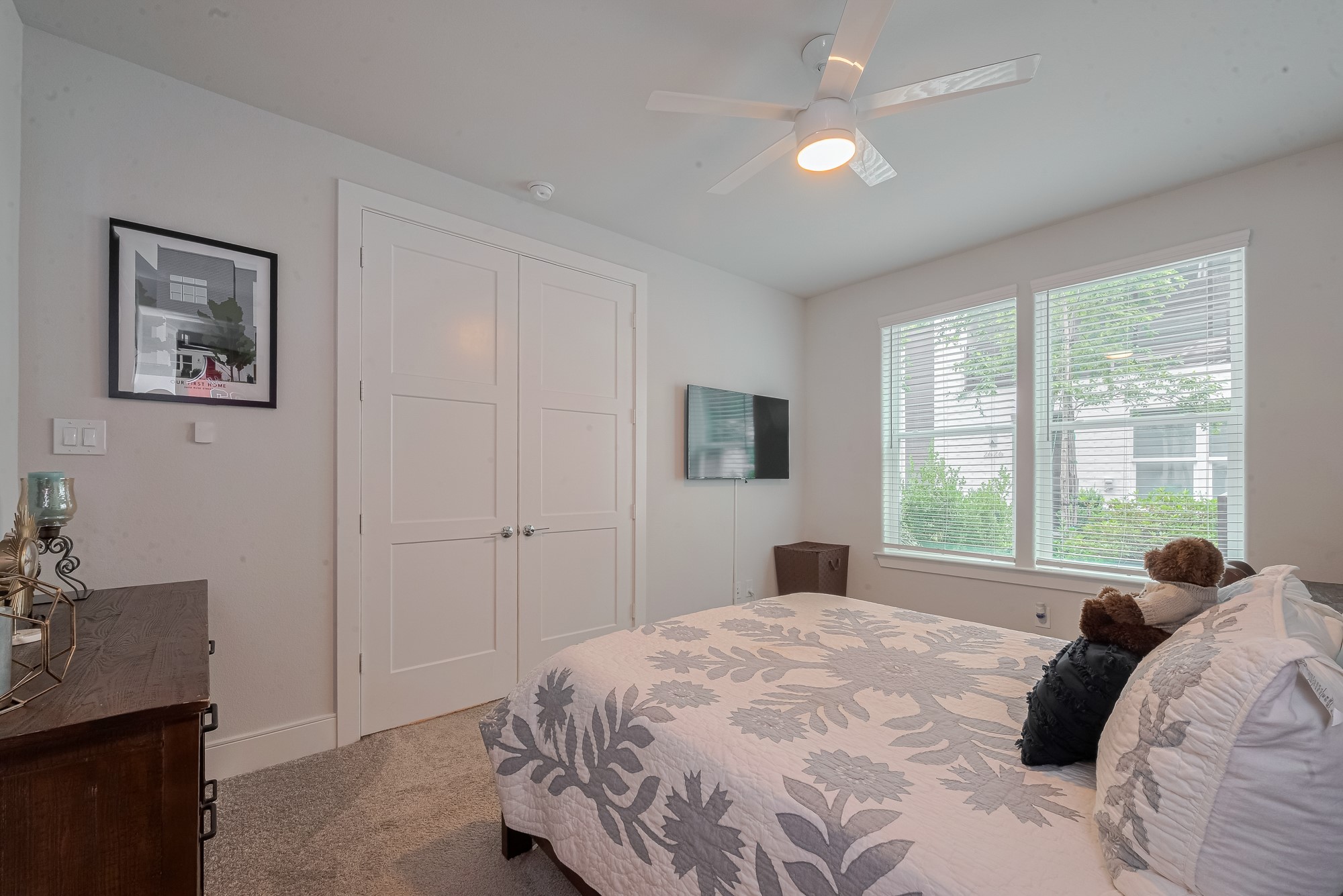 2608 Rusk Street Houston, TX 77003 - Photo 38 of 44 a bedroom with a bed and a window