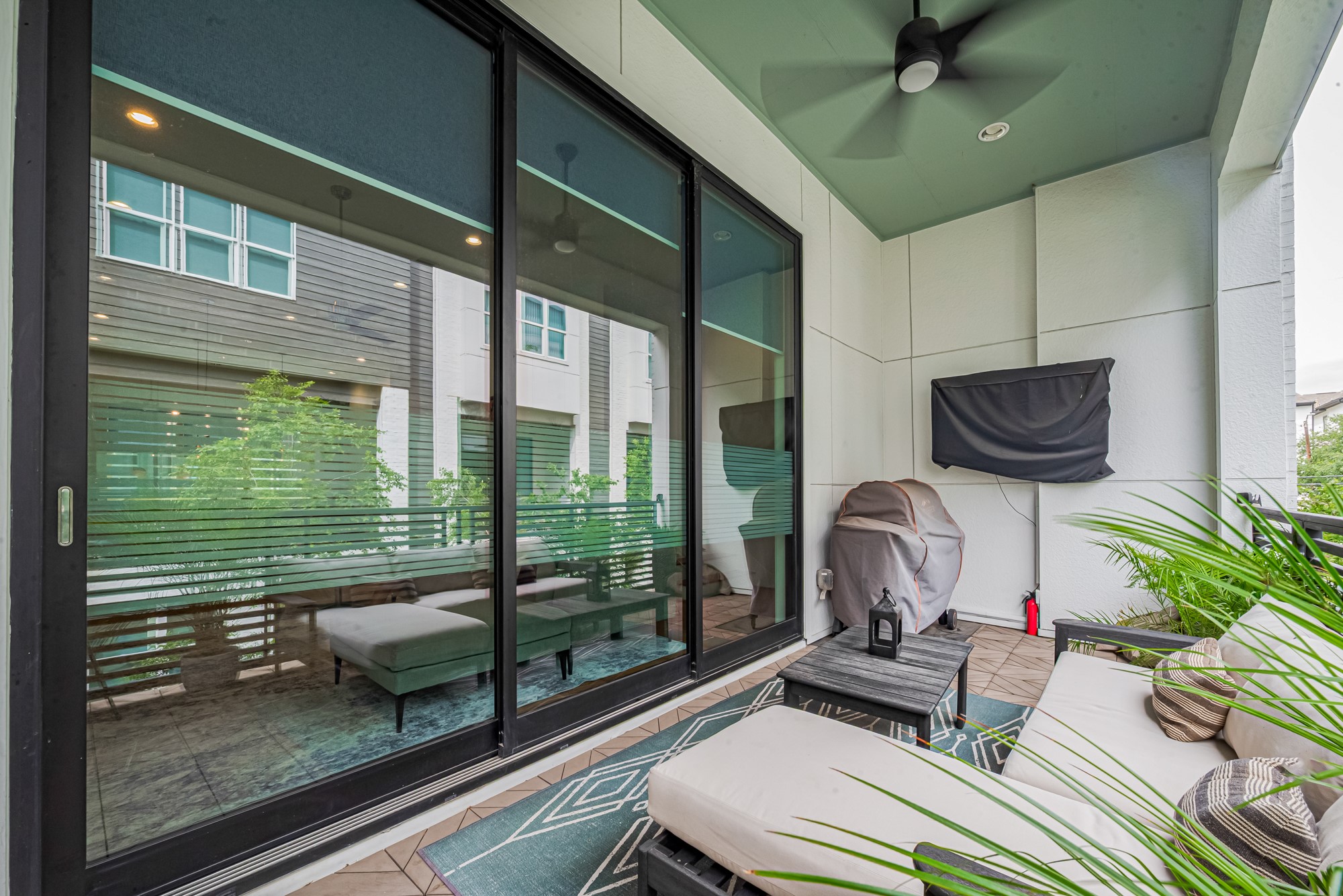 2608 Rusk Street Houston, TX 77003 - Photo 41 of 44 a room with furniture