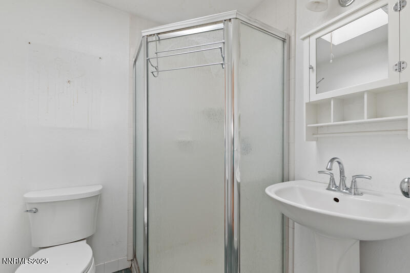 1606 Knoll Drive Reno, NV 89509 - Photo 19 of 30 a bathroom with a shower a toilet and sink