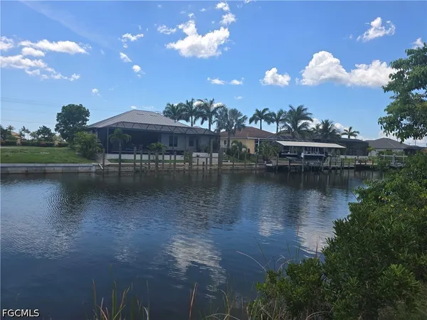 $219,900 | 820 Northwest 39th Avenue, Cape Coral, FL 33993