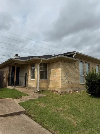 $1,800 | 2814 Sherry Street, Arlington, TX 76014