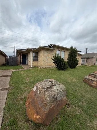 $1,800 | 2814 Sherry Street, Arlington, TX 76014