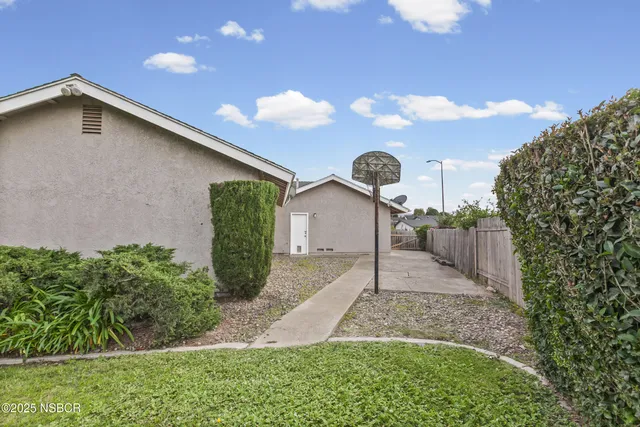 $784,900 | 1401 Oak Knoll Road, Santa Maria, CA 93455