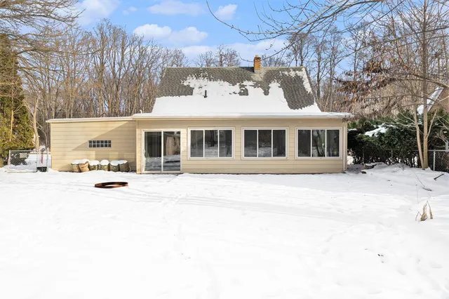 $279,000 | 1725 Nichols Road, Kalamazoo, MI 49006