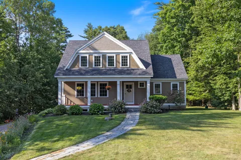 $949,900 | 98 Ridgecrest Drive, Greenland, NH 03840
