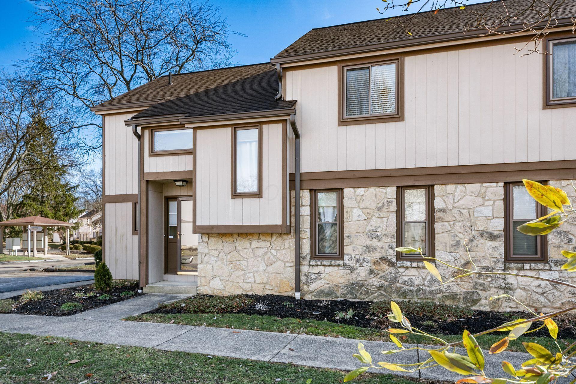 6226 Roxburgh Court Columbus, OH 43213 - Photo 2 of 41 002_ Ct Columbus OH 43213 USA