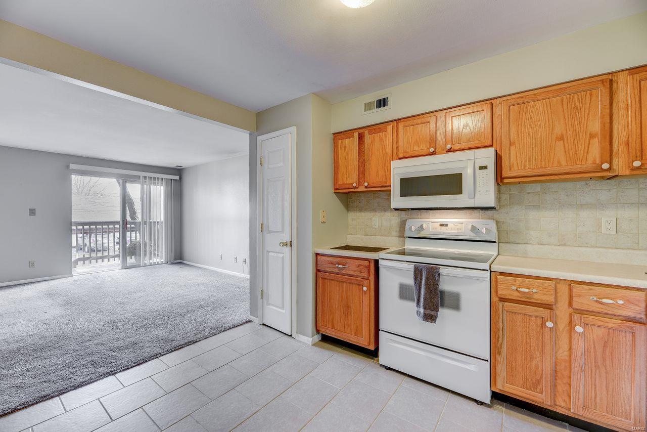 708 Ridgeside Drive, Unit G Ballwin, MO 63021 - Photo 13 of 25 Gallery Image 13