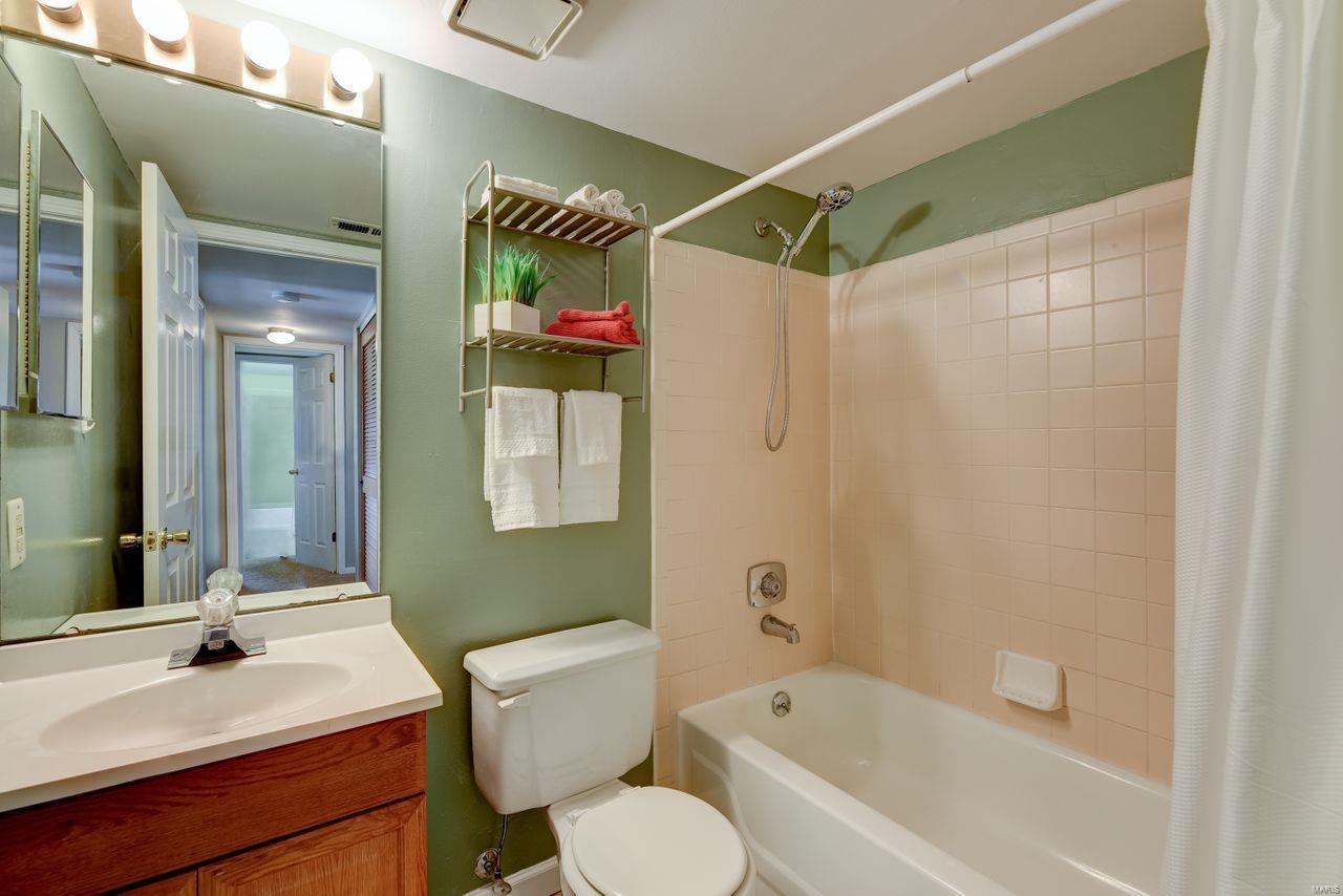 708 Ridgeside Drive, Unit G Ballwin, MO 63021 - Photo 18 of 25 Gallery Image 18