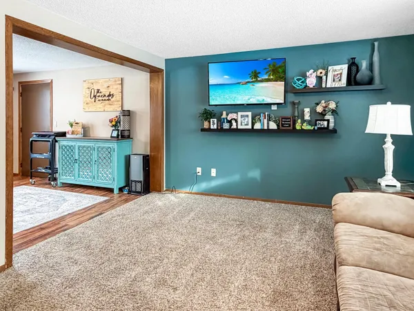 $300,000 | 113 Oklahoma Avenue, Adrian, MN 56110