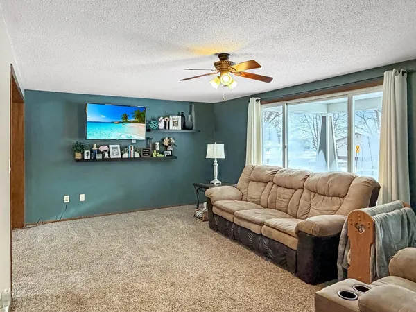 $300,000 | 113 Oklahoma Avenue, Adrian, MN 56110