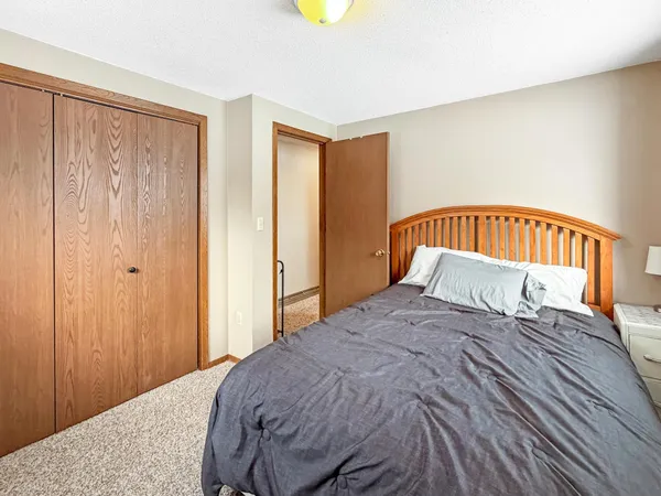 $300,000 | 113 Oklahoma Avenue, Adrian, MN 56110